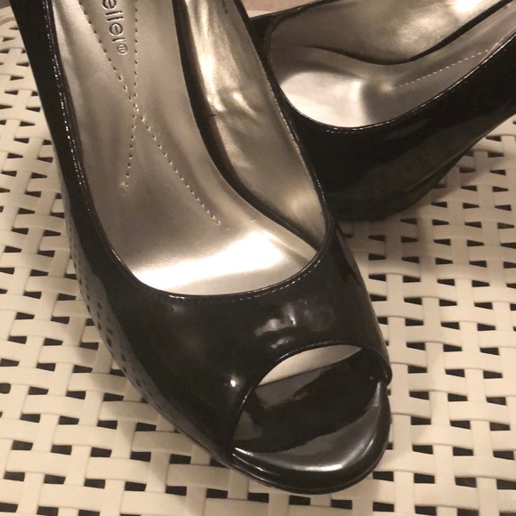 Amazing heels 🌺3 for $20 🌸bundle and save!! - Picture 2 of 5